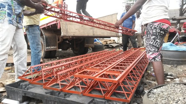 1 octet truss truck offloading