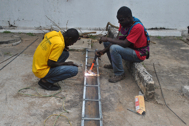 tack weld 1in flat bar lengths either side to 2d truss frame.