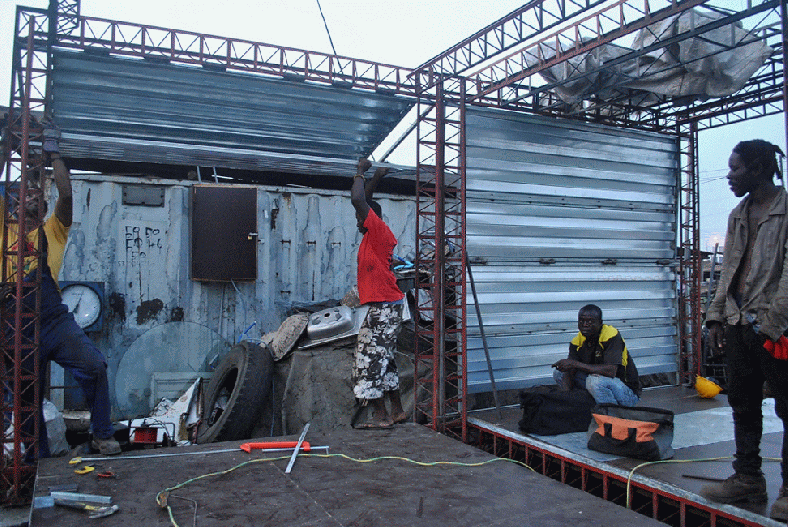 bifold_hangar_door-MOTION